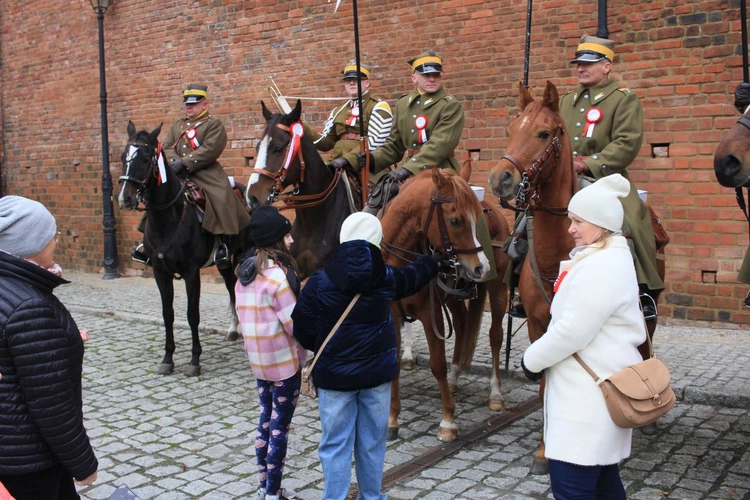 Defilada i prezentacja Kawalerzystów Ochotniczego Szwadronu 3. Pułku Ułanów Śląskich w Kędzierzynie-Koźlu