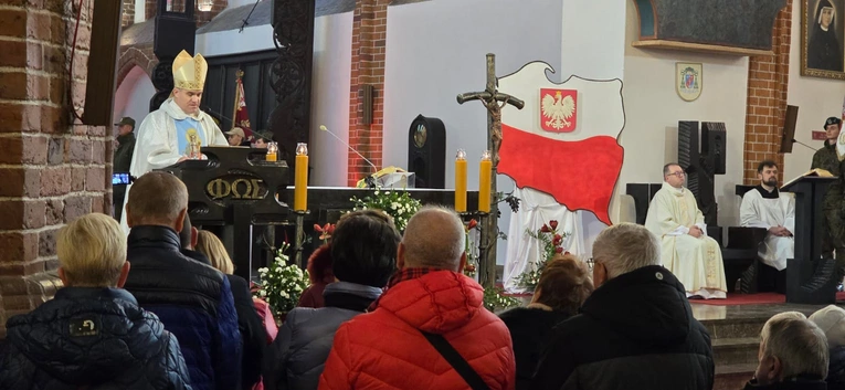 Bp Zieliński: Ojczyzna potrzebuje dziś kochających serc