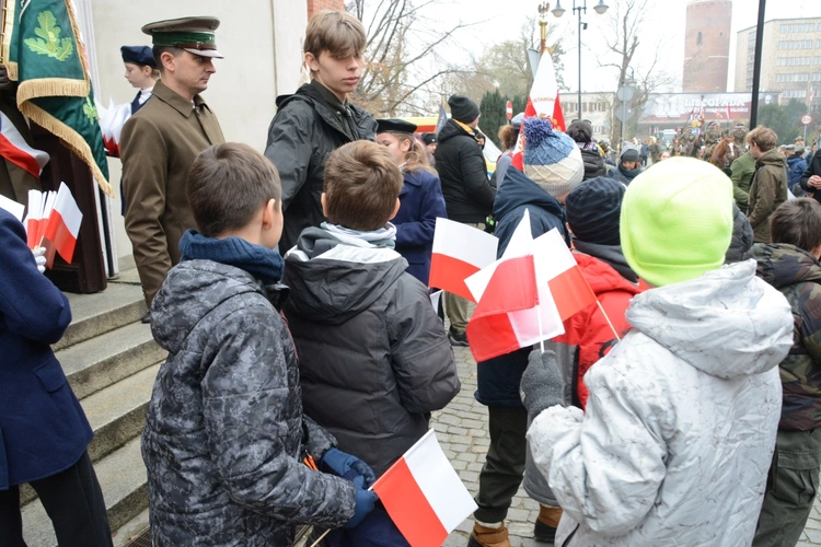Przemarsz w Święto Niepodległości w Opolu