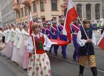 Radosna Parada Niepodległości przeszła przez Wrocław po raz 21.
