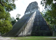Piramida w Tikal