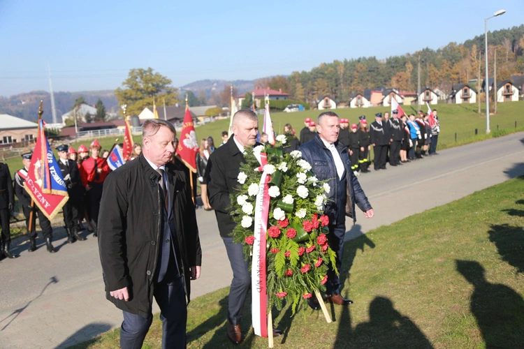 Poświęcenie obelisku i tablicy w Gródku nad Dunajcem
