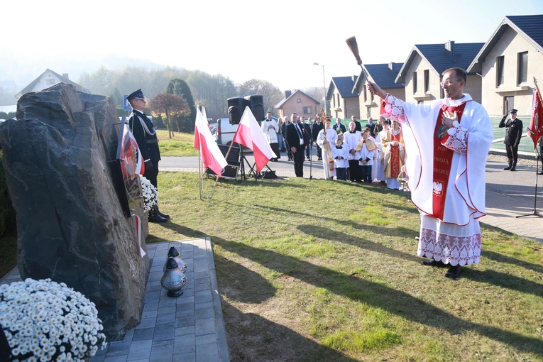 Poświęcenie obelisku i tablicy w Gródku nad Dunajcem