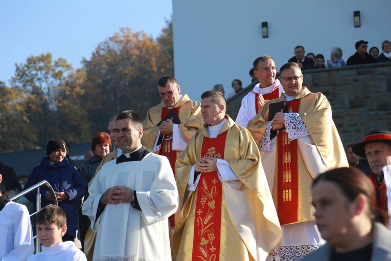 Poświęcenie obelisku i tablicy w Gródku nad Dunajcem