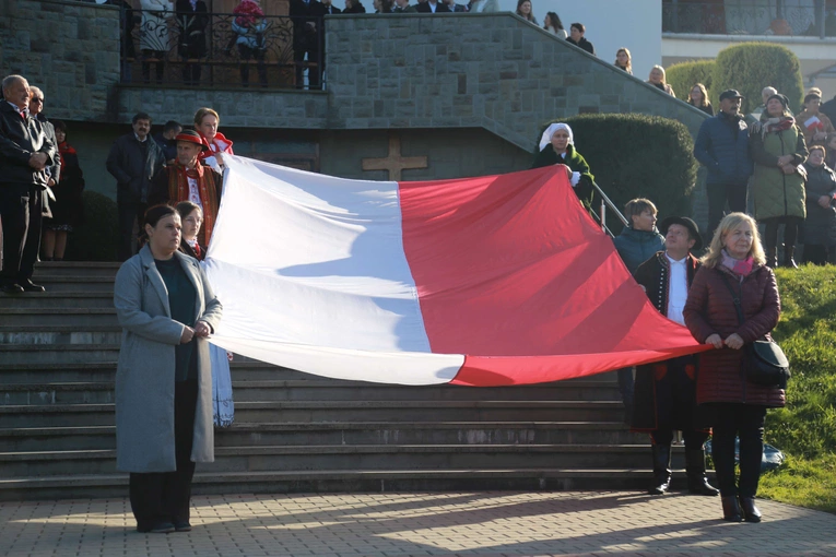 Poświęcenie obelisku i tablicy w Gródku nad Dunajcem