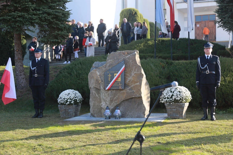 Poświęcenie obelisku i tablicy w Gródku nad Dunajcem