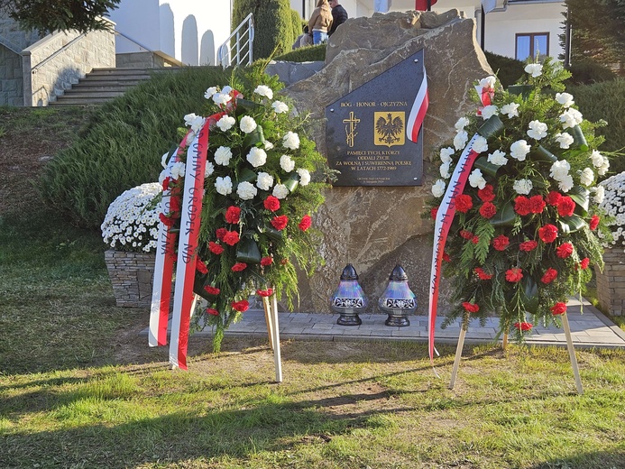 Poświęcenie obelisku i tablicy w Gródku nad Dunajcem