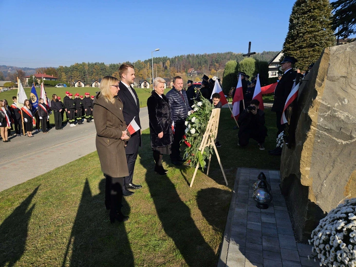 Poświęcenie obelisku i tablicy w Gródku nad Dunajcem