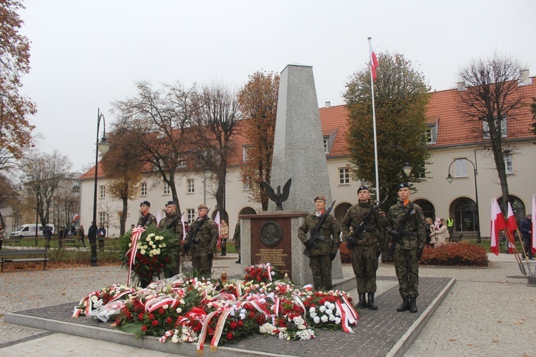 Obchody 11 listopada przy pomniku marsz. Józefa Piłsudskiego.