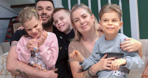 Drużyna A. Trojaczki walczą ze skutkami wcześniactwa