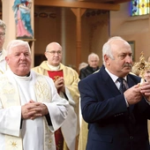 Uroczyste wprowadzenie relikwii patronki.