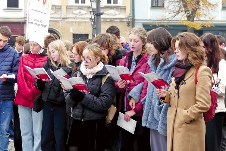 Młodzi z bielskich szkół włączyli się w patriotyczne spotkanie  w Bielsku-Białej.