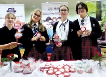 Od lewej ósmoklasistki: Gosia Żywczak, Maja Siwiec, Marlena Słabosz i Weronika Szarek.