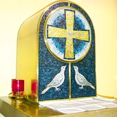 Tabernakula zdobione mozaiką: w kościele św. Alberta Wielkiego w Gliwicach (s. A.M. Kurek PDDM, 2012 r.)... 