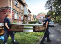 Wsparcie dla powodzian nieśli wolontariusze.