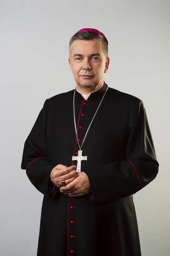 12 września 2024 r. papież Franciszek mianował bp. Osiala biskupem łowickim. Hierarcha urodził się 19 listopada 1970 r. w Łowiczu.
