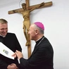 	Bp Marek Solarczyk wręczył dekrety kapłanom obejmującym nowe funkcje.