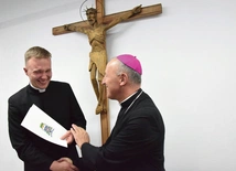 	Bp Marek Solarczyk wręczył dekrety kapłanom obejmującym nowe funkcje.
