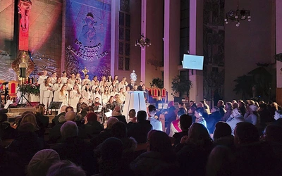 	 Zeszłoroczny koncert zgromadził tłumy wiernych, pragnących wspólnie śpiewać i modlić się.