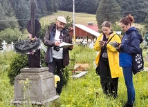 W ramach tegorocznego projektu ewidencjonowano groby na cmentarzu w Pojanie Mikuli.