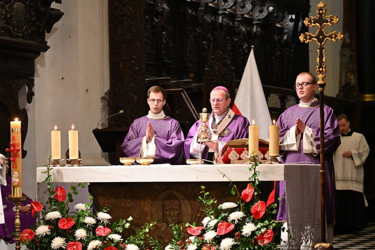 W intencji zmarłych biskupów i prezbiterów