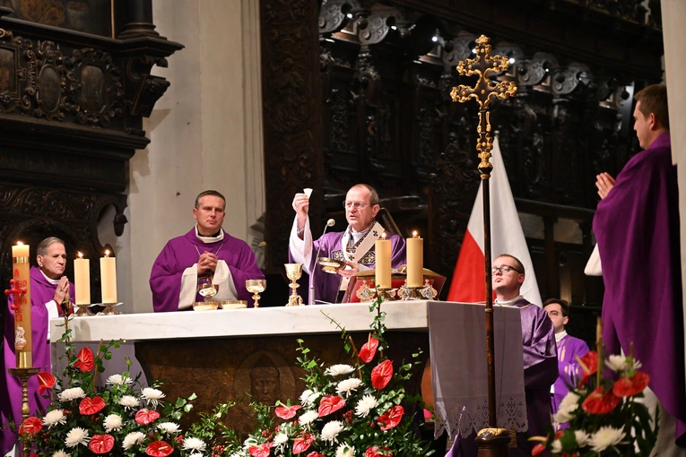 W intencji zmarłych biskupów i prezbiterów
