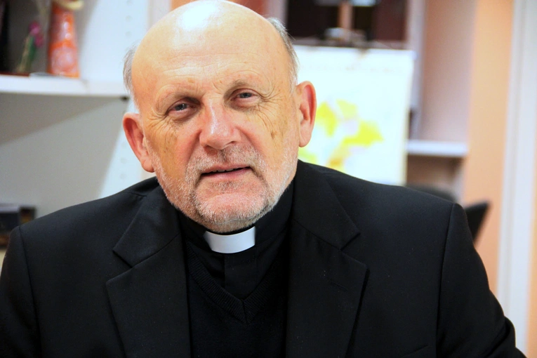 Babuszki egzaminowały z katechizmu administratora apostolskiego