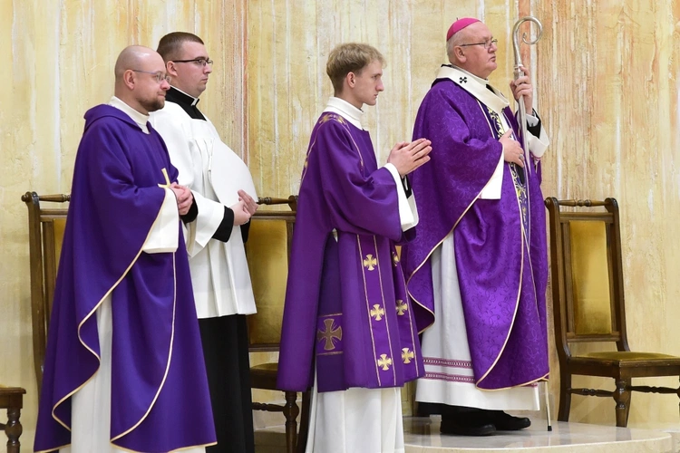 Msza św. za zmarłych ze społeczności Hosianum