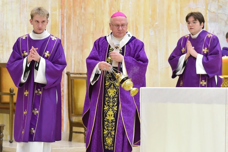 Msza św. za zmarłych ze społeczności Hosianum