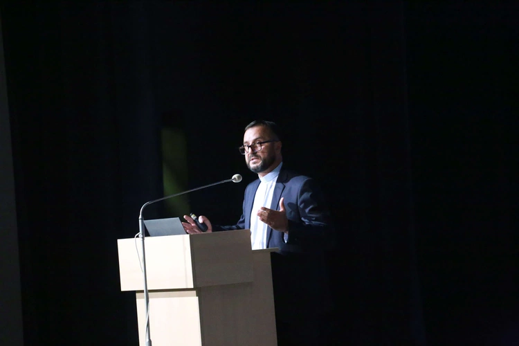 Konferencja o odkryciach w kryptach