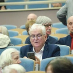 Konferencja o odkryciach w kryptach