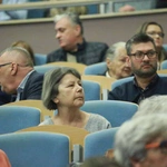 Konferencja o odkryciach w kryptach