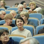 Konferencja o odkryciach w kryptach