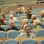Konferencja o odkryciach w kryptach