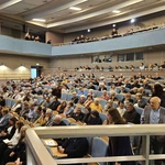 Konferencja o odkryciach w kryptach