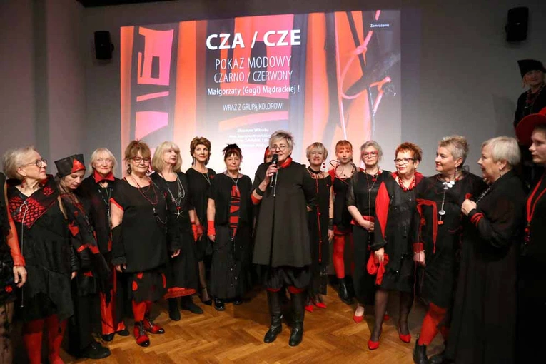 Pokaz mody seniorek