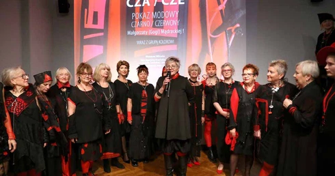 Pokaz mody seniorek
