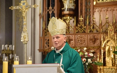 Bp Solarczyk modlił się za zmarłych prawników