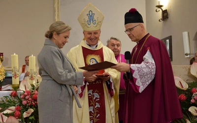 Wręczono medale dla osób czyniących dzieła miłosierdzia