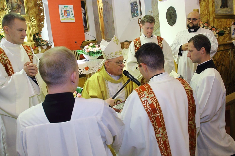 Święcenia diakonatu w Kobylnicy cz. 1