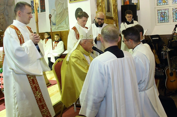 Święcenia diakonatu w Kobylnicy cz. 1