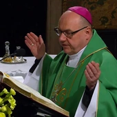 Bp Kiciński: Ubodzy boją się naszej oceny i krytyki, dlatego chcą być niezauważalni