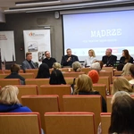 Debata o mądrym pomaganiu
