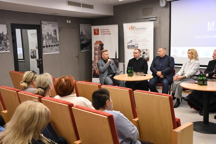 Debata o mądrym pomaganiu
