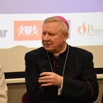 Debata o mądrym pomaganiu