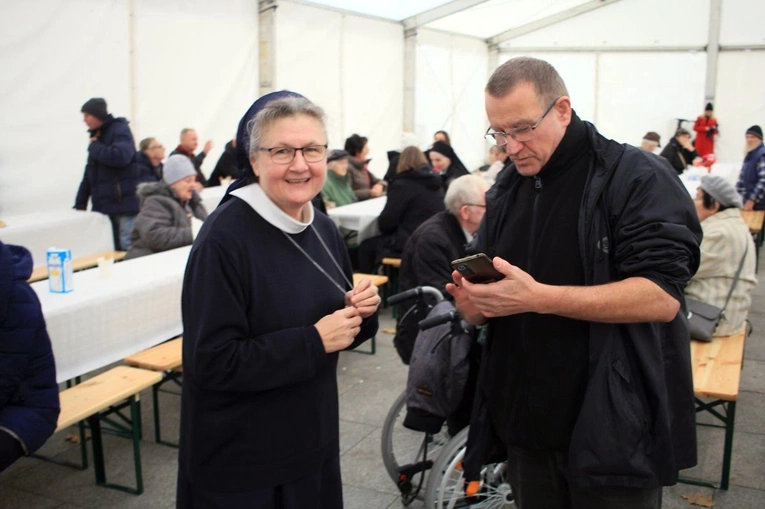 VIII Światowy Dzień Ubogich w Opolu - wspólna biesiada