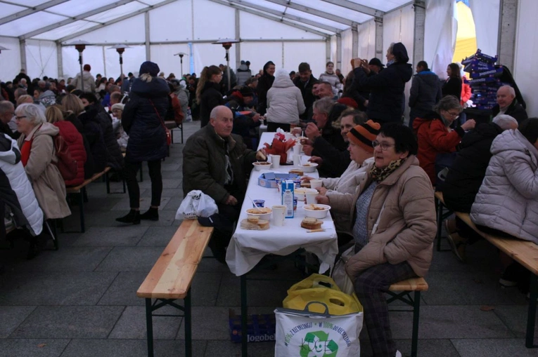 VIII Światowy Dzień Ubogich w Opolu - wspólna biesiada