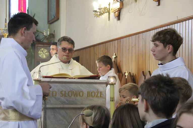 Żbikowice. Uroczyste wprowadzenie obrazu Ulmów