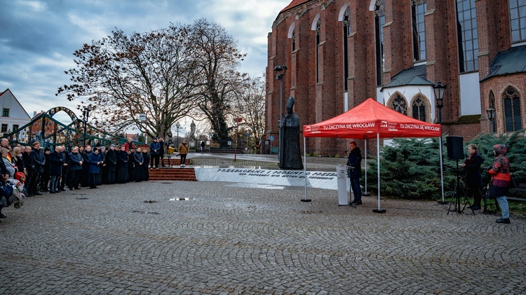 "Przebaczamy i prosimy o przebaczenie" - orędzie coraz bardziej żywe