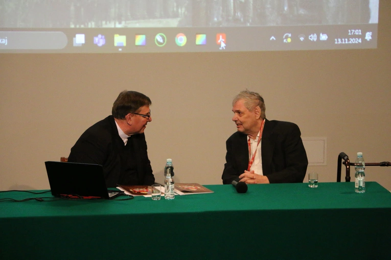 Ks. kan. Stefan Cegłowski w rozmowie z dr. hab. Robertem Kunklem.